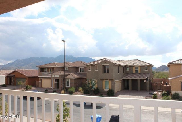 2430 E HAZELTINE Way, Gilbert, AZ 85298