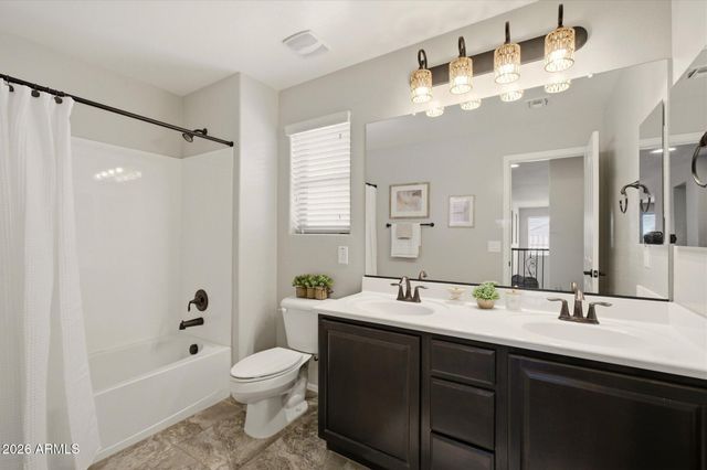 2430 E HAZELTINE Way, Gilbert, AZ 85298