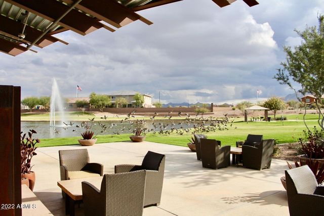 2430 E HAZELTINE Way, Gilbert, AZ 85298