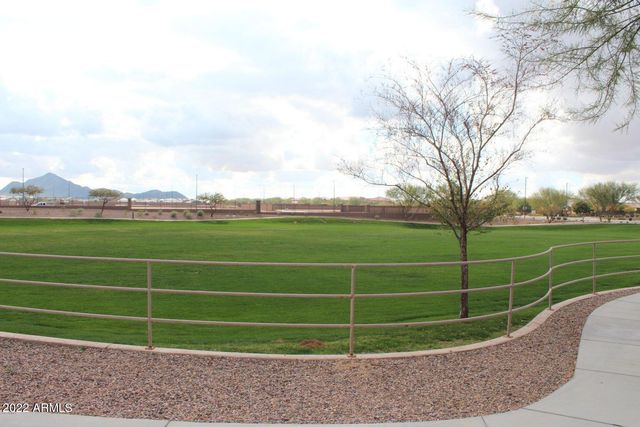 2430 E HAZELTINE Way, Gilbert, AZ 85298