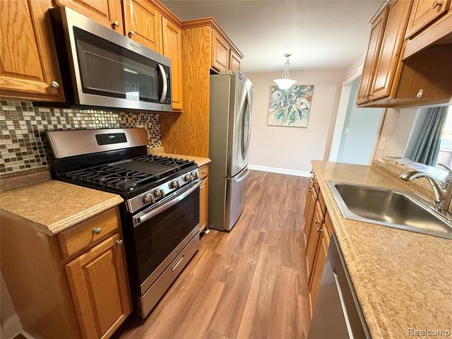 23647 Stonehenge Boulevard, Novi, MI 48375