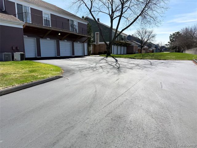 23647 Stonehenge Boulevard, Novi, MI 48375