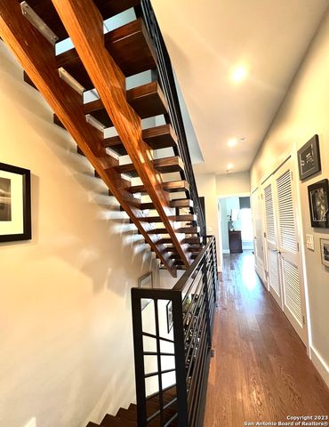 946 E Josephine St, San Antonio, TX 78208