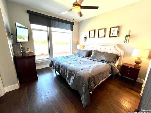 946 E Josephine St, San Antonio, TX 78208