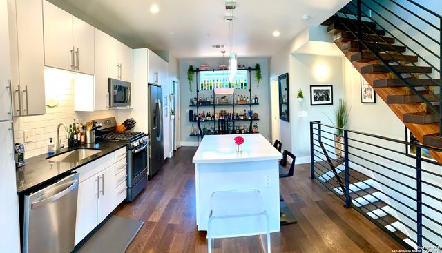 946 E Josephine St, San Antonio, TX 78208