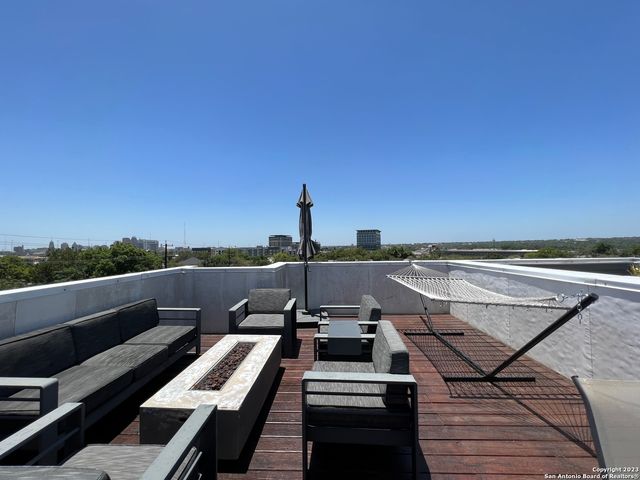 946 E Josephine St, San Antonio, TX 78208