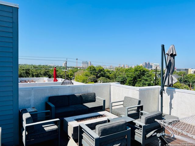 946 E Josephine St, San Antonio, TX 78208
