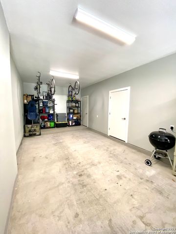 946 E Josephine St, San Antonio, TX 78208