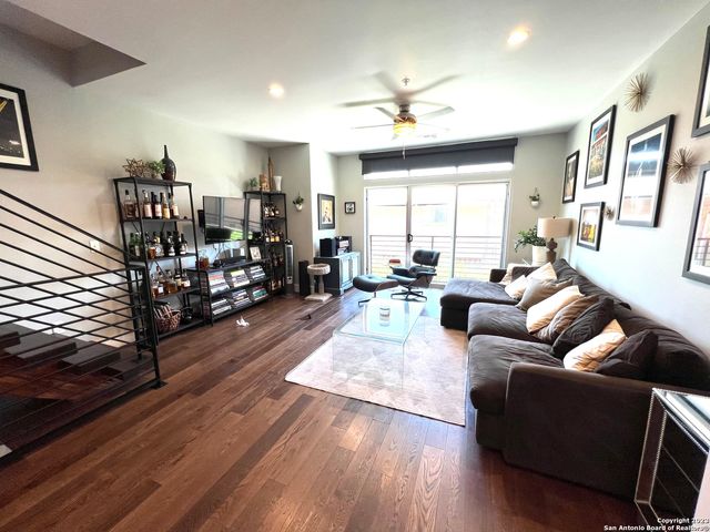 946 E Josephine St, San Antonio, TX 78208