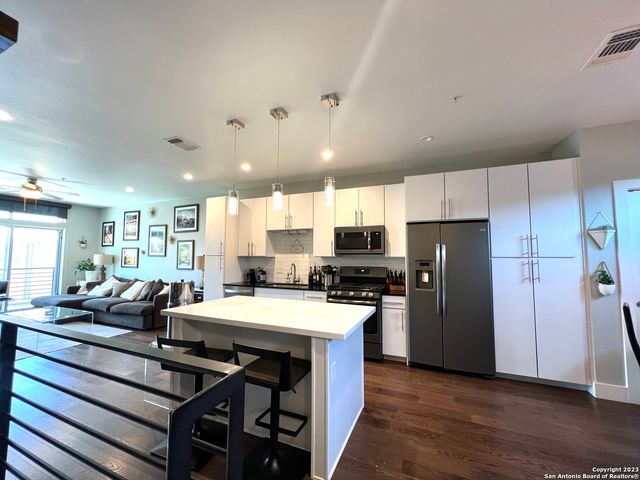 946 E Josephine St, San Antonio, TX 78208