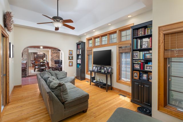 815 N Eagle Street, Naperville, IL 60563