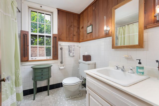 815 N Eagle Street, Naperville, IL 60563