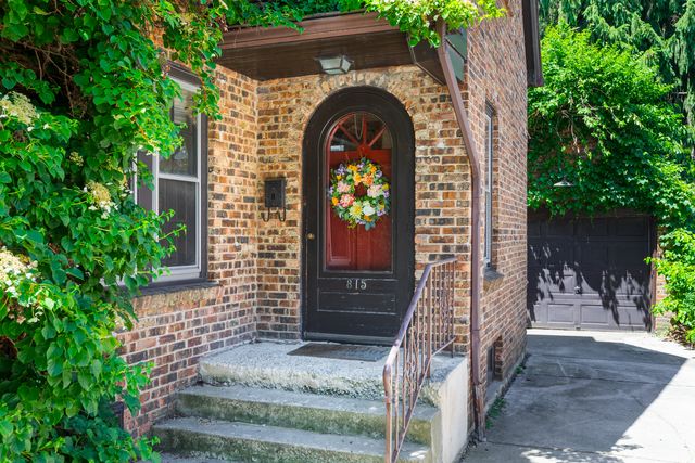 815 N Eagle Street, Naperville, IL 60563