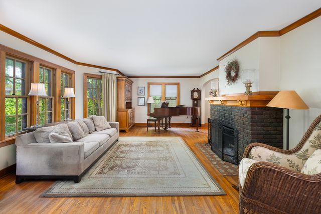 815 N Eagle Street, Naperville, IL 60563