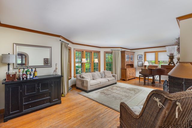 815 N Eagle Street, Naperville, IL 60563