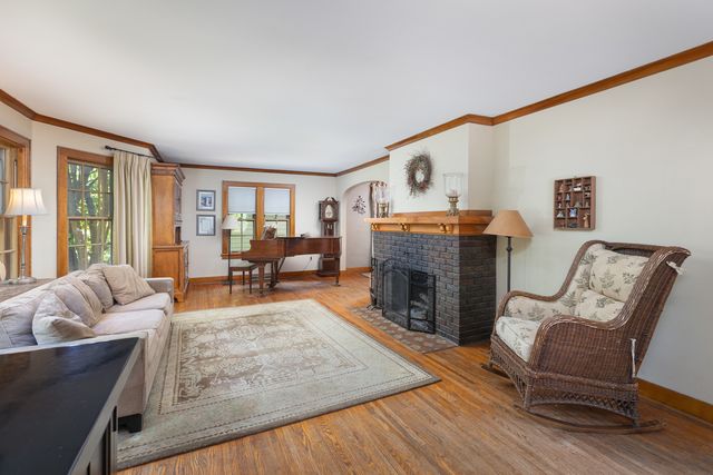 815 N Eagle Street, Naperville, IL 60563
