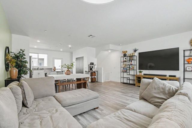 5212 Beachfront Cove Street 37, San Diego, CA 92154