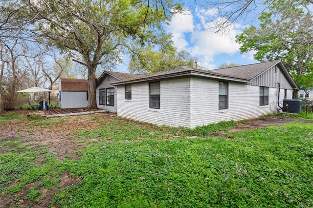 1215 Esther Street, Kemah, TX 77565