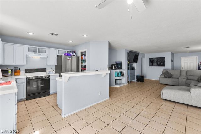 8117 Lilac Harbor Court, Las Vegas, NV 89143