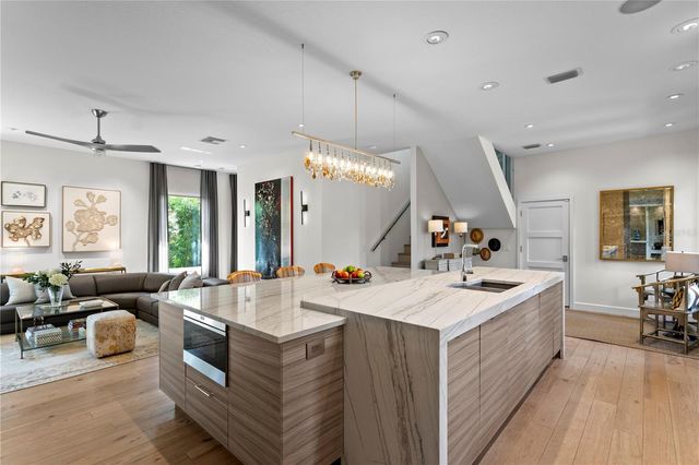 616 MARMORA AVENUE, Tampa, FL 33606