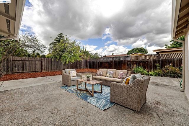 3279 Santa Barbara Ct, Union City, CA 94587