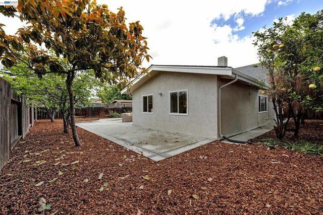 3279 Santa Barbara Ct, Union City, CA 94587