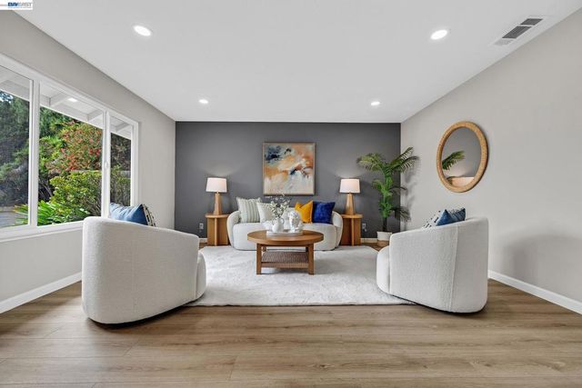 3279 Santa Barbara Ct, Union City, CA 94587