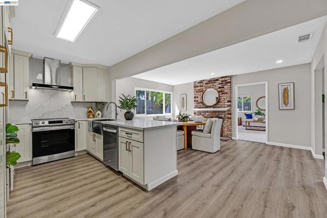 3279 Santa Barbara Ct, Union City, CA 94587