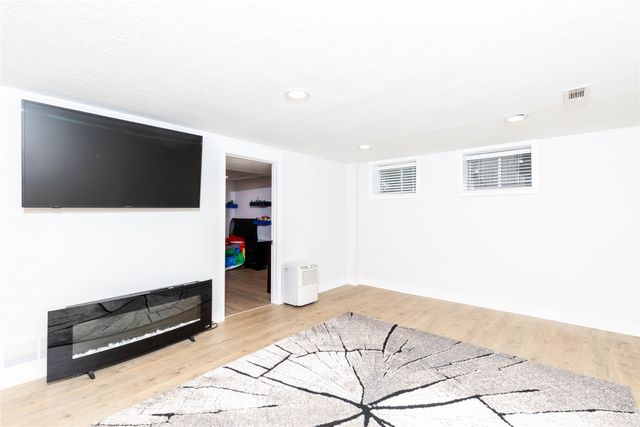 617 Roosevelt Street, Polk City, IA 50226