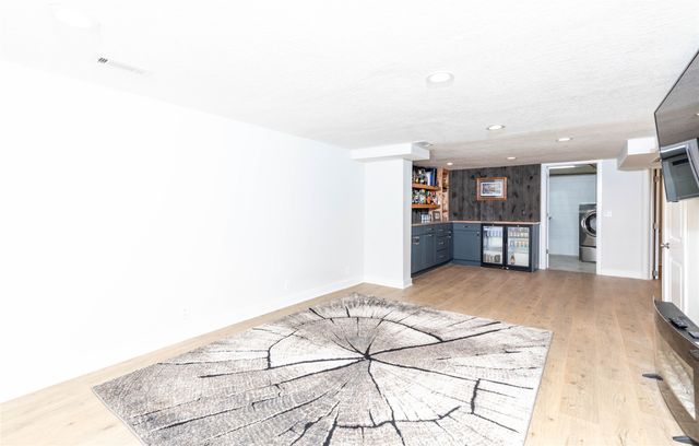 617 Roosevelt Street, Polk City, IA 50226