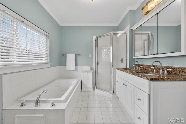 23 Rio Vista Drive, Ladue, MO 63124