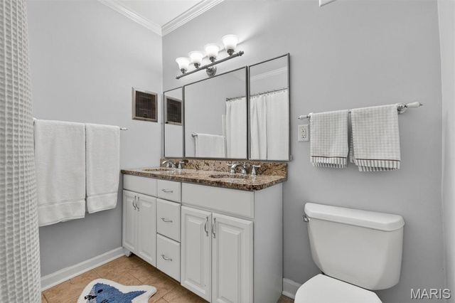 23 Rio Vista Drive, Ladue, MO 63124