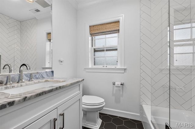 23 Rio Vista Drive, Ladue, MO 63124