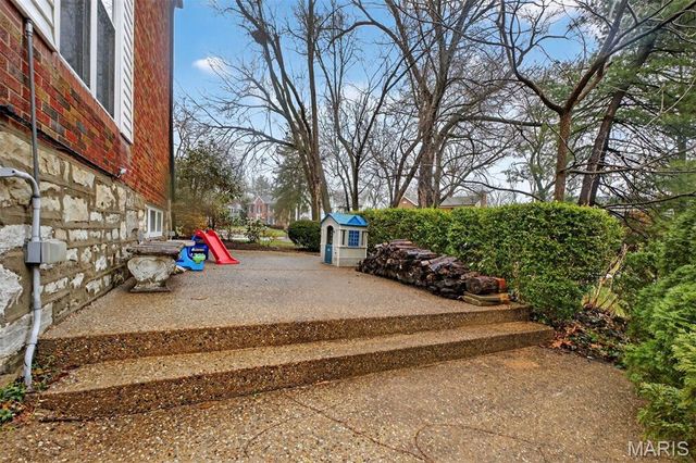 23 Rio Vista Drive, Ladue, MO 63124