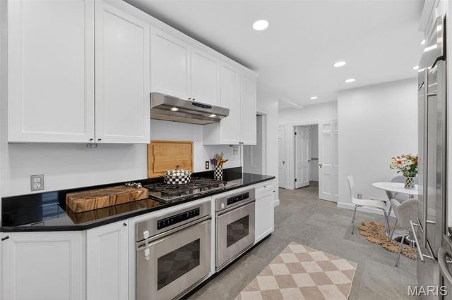 23 Rio Vista Drive, Ladue, MO 63124