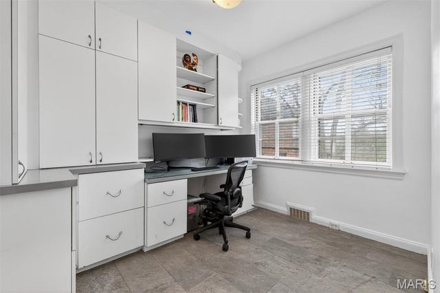 23 Rio Vista Drive, Ladue, MO 63124