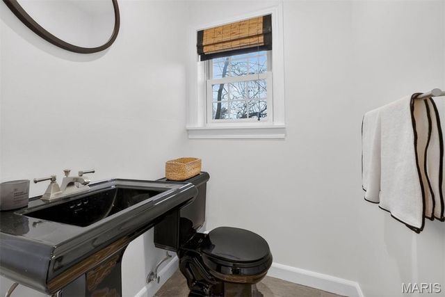 23 Rio Vista Drive, Ladue, MO 63124