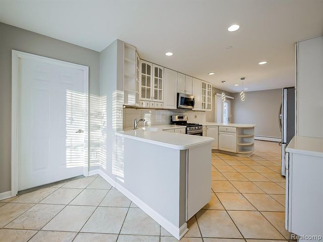 3730 Eastbourne Drive, Troy, MI 48084