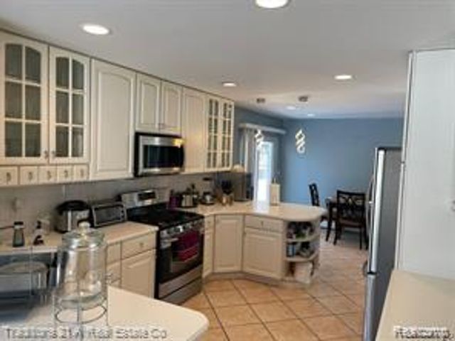 3730 Eastbourne Drive, Troy, MI 48084