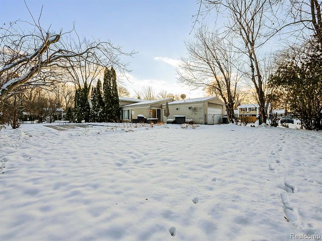 3730 Eastbourne Drive, Troy, MI 48084