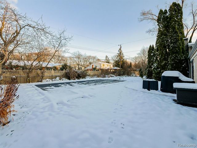 3730 Eastbourne Drive, Troy, MI 48084