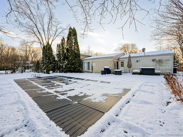 3730 Eastbourne Drive, Troy, MI 48084