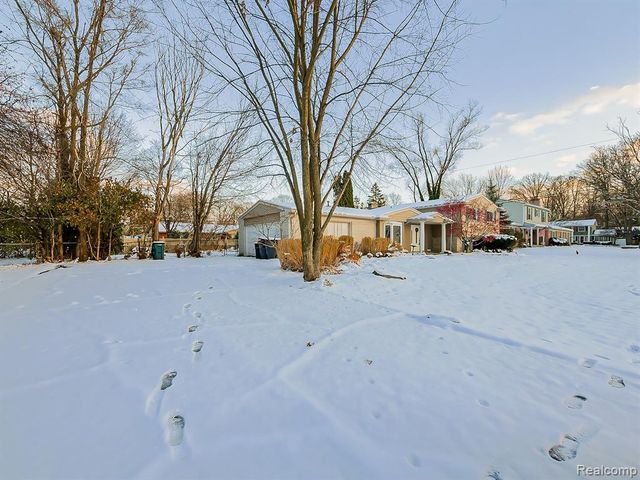 3730 Eastbourne Drive, Troy, MI 48084