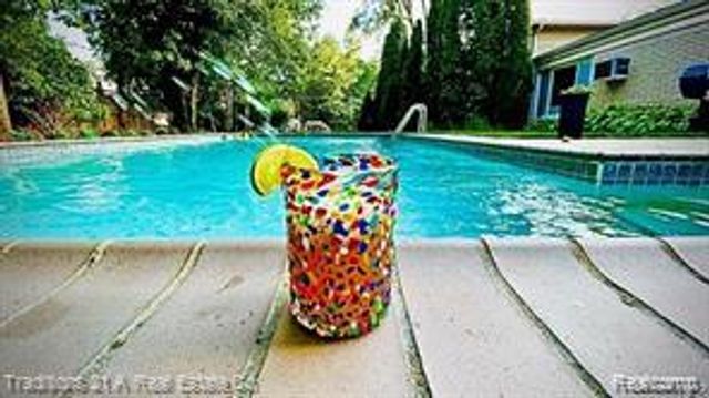 3730 Eastbourne Drive, Troy, MI 48084