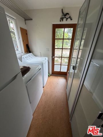 439 Mesa Road, Santa Monica, CA 90402