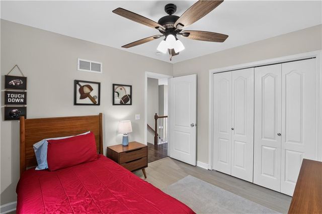 11008 N Farley Avenue, Kansas City, MO 64157