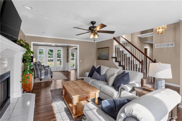 11008 N Farley Avenue, Kansas City, MO 64157