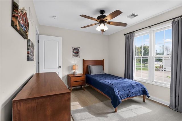 11008 N Farley Avenue, Kansas City, MO 64157