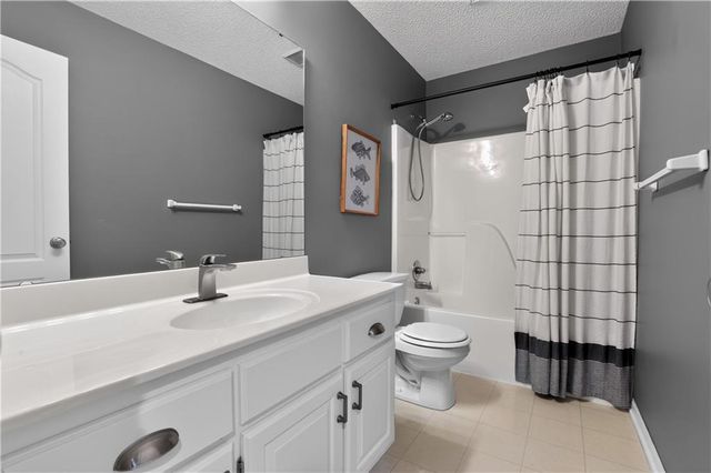 11008 N Farley Avenue, Kansas City, MO 64157