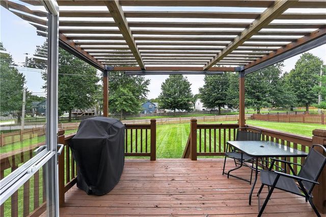 11008 N Farley Avenue, Kansas City, MO 64157